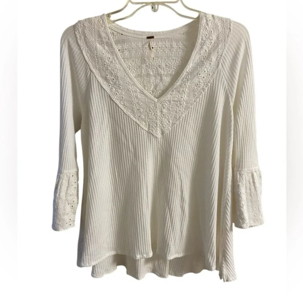 Free people White Eyelet Blouse ribbed v neck XS - Picture 2 of 8